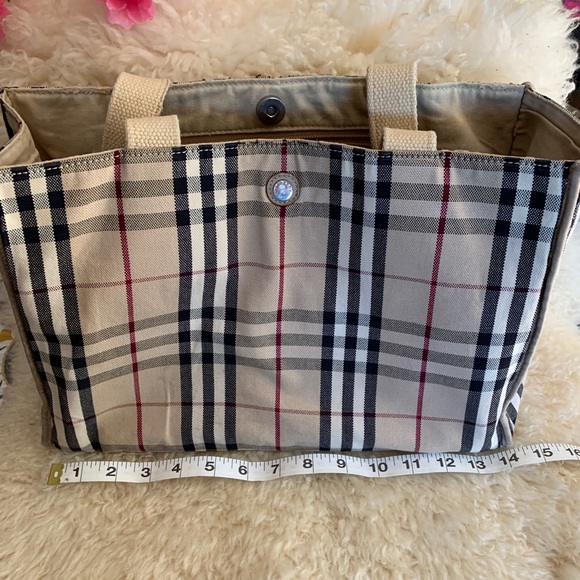 AUTHENTIC VINTAGE BURBERRY LONDON